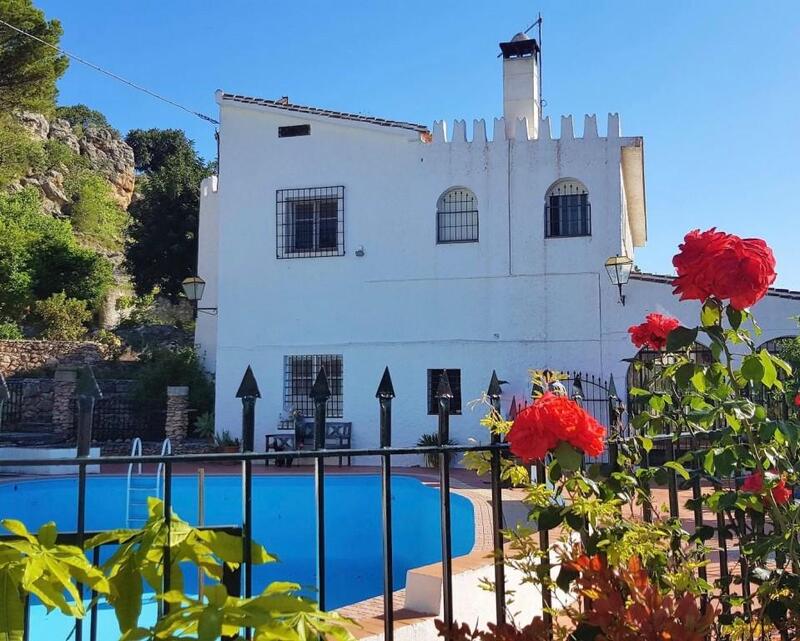 Country House for sale in Velez de Benaudalla, Granada