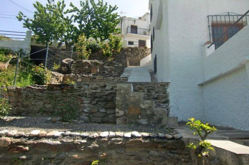 7 bedroom Townhouse for sale