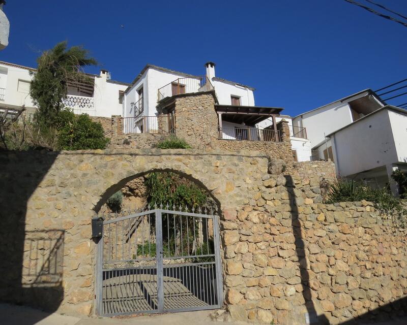 Townhouse for sale in Yegen, Granada