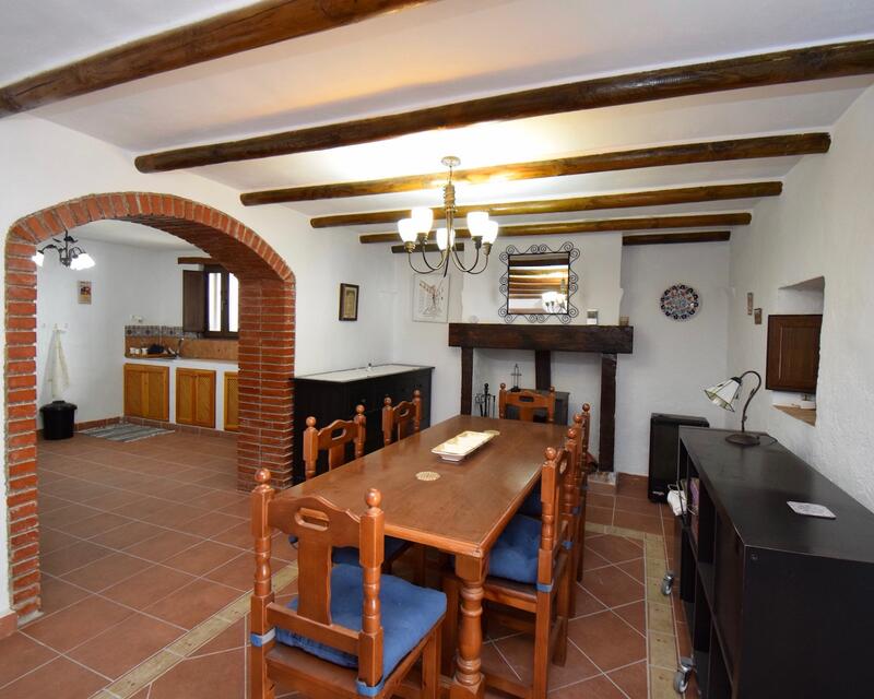 6 bedroom Country House for sale