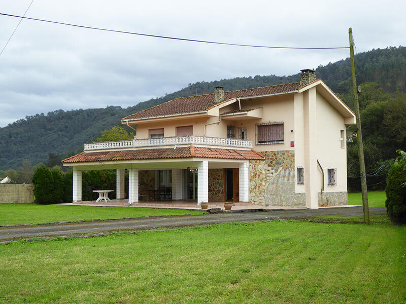 Villa for sale in Espinedo (Salas), Asturias