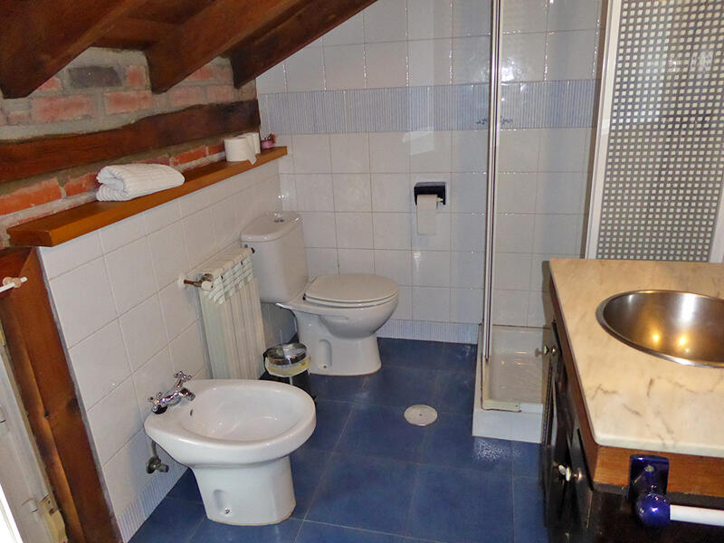 8 chambre Local Commercial à vendre