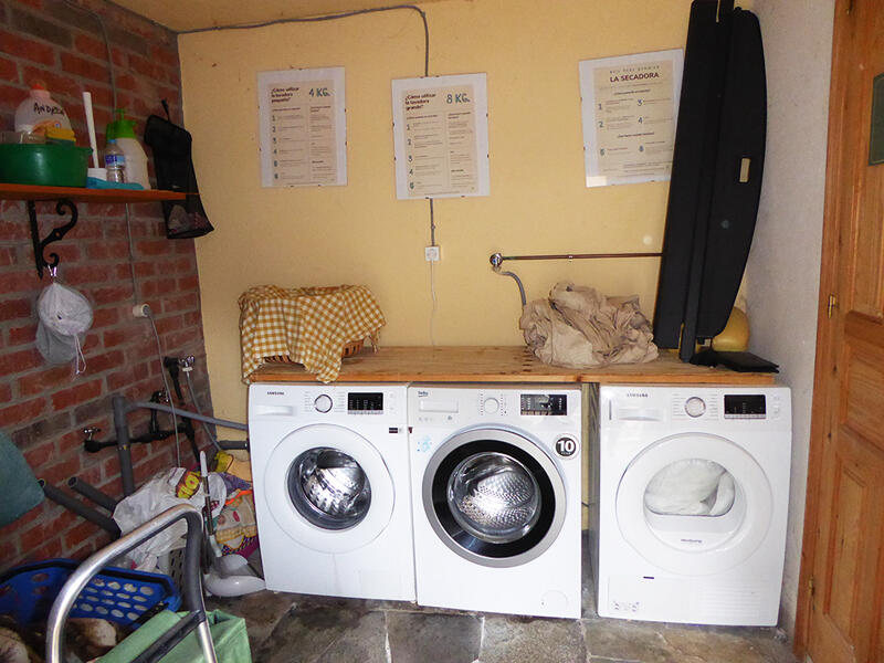 8 chambre Local Commercial à vendre