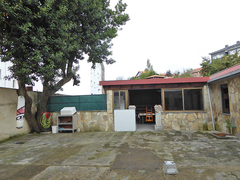 9 bedroom Townhouse for sale