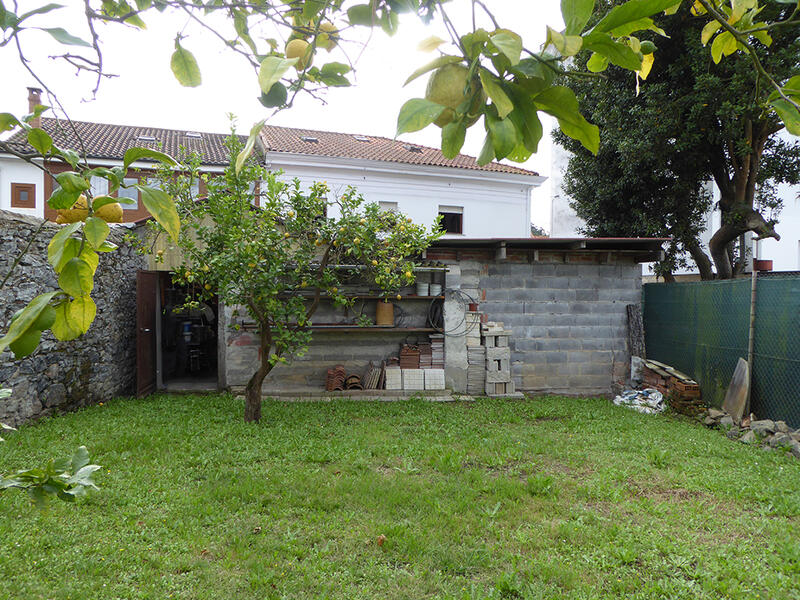 9 bedroom Townhouse for sale