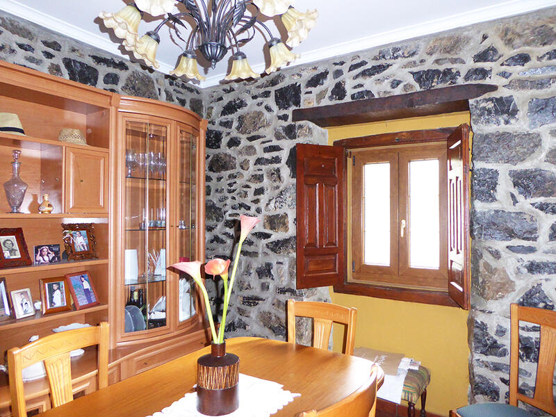9 bedroom Townhouse for sale