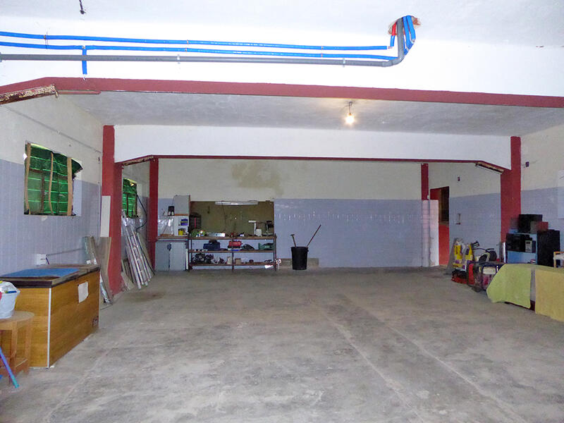 14 chambre Local Commercial à vendre