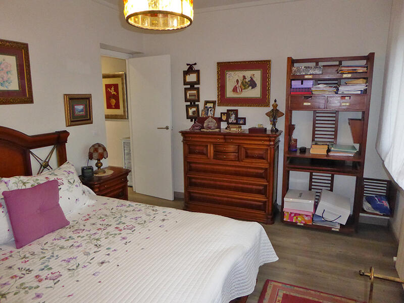 14 chambre Local Commercial à vendre