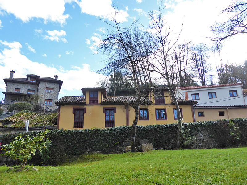 Byhus til salg i Las Caldas, Asturias