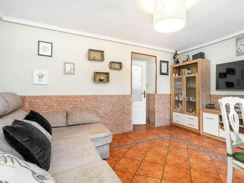 4 bedroom Townhouse for sale