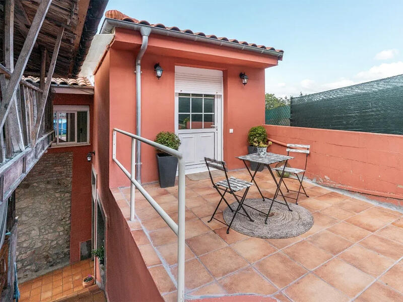 4 bedroom Townhouse for sale