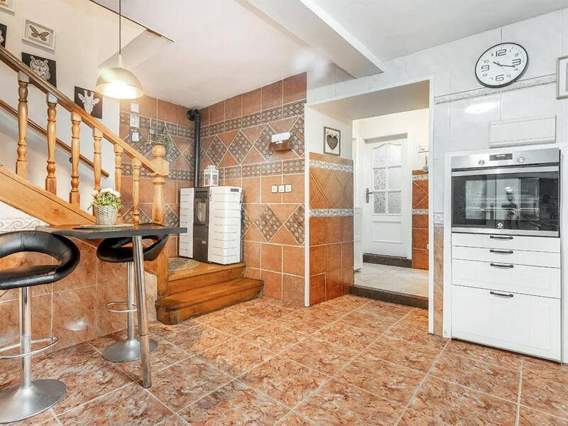 4 bedroom Townhouse for sale