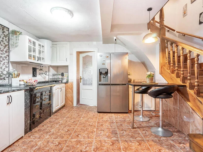 4 bedroom Townhouse for sale
