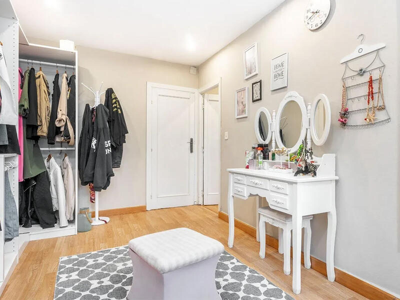 4 bedroom Townhouse for sale