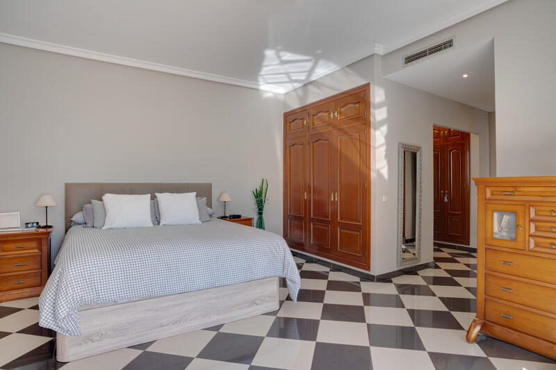 5 Schlafzimmer Villa zu verkaufen 5 Schlafzimmer Villa zu verkaufen