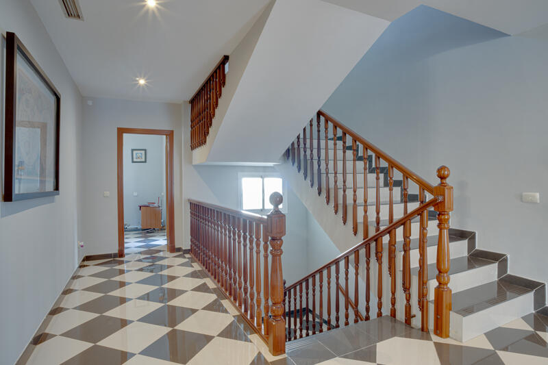 5 Schlafzimmer Villa zu verkaufen 5 Schlafzimmer Villa zu verkaufen