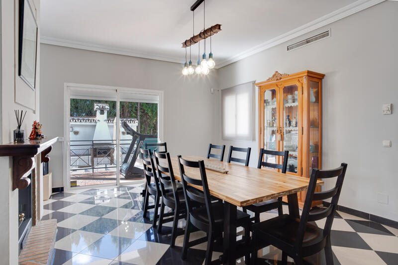 5 Schlafzimmer Villa zu verkaufen 5 Schlafzimmer Villa zu verkaufen