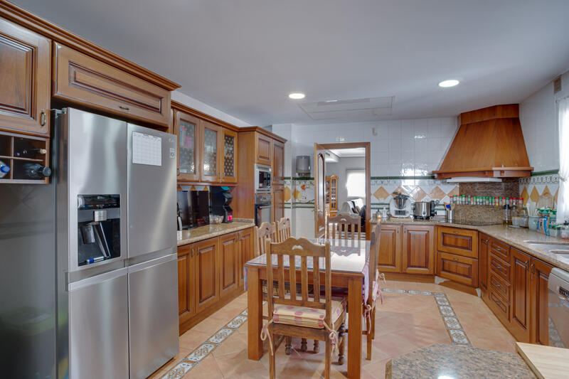 5 Schlafzimmer Villa zu verkaufen 5 Schlafzimmer Villa zu verkaufen