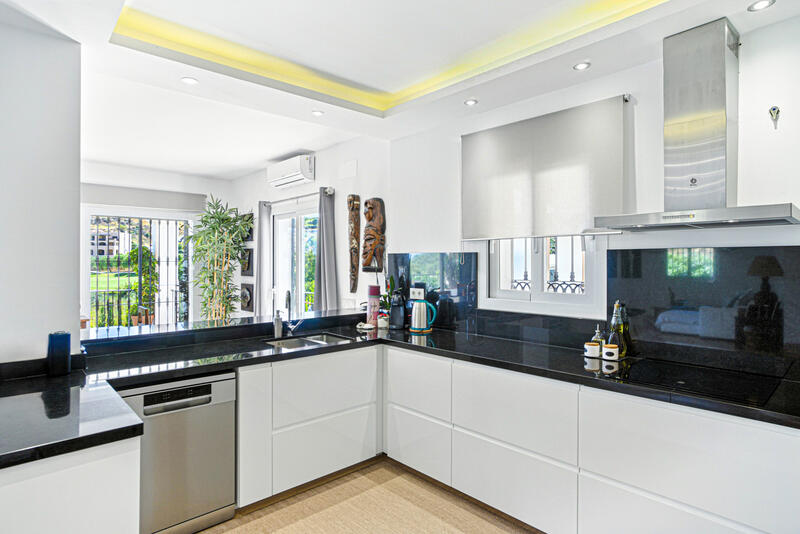 5 Schlafzimmer Villa zu verkaufen 5 Schlafzimmer Villa zu verkaufen