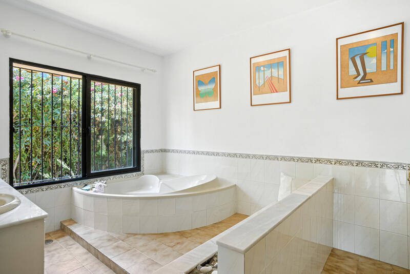 4 Schlafzimmer Villa zu verkaufen 4 Schlafzimmer Villa zu verkaufen