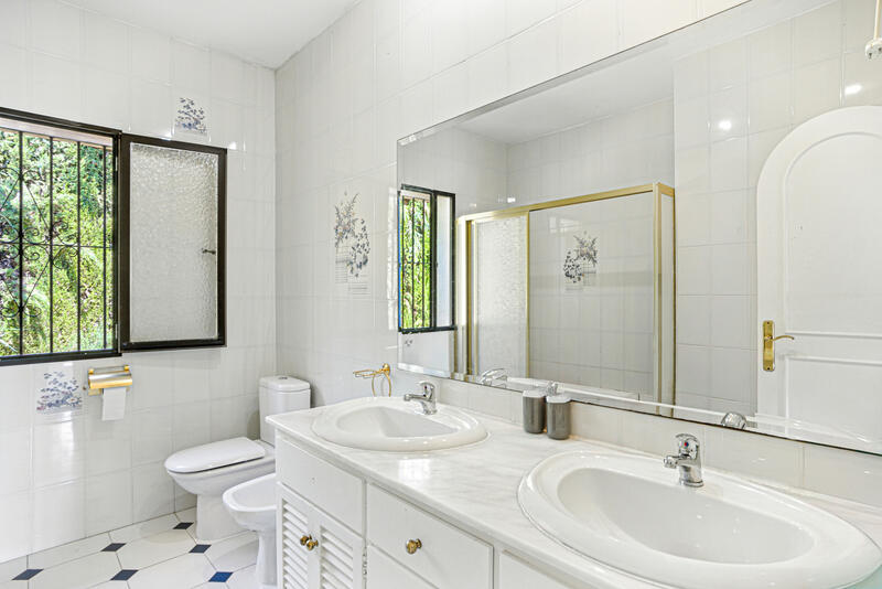 4 Schlafzimmer Villa zu verkaufen 4 Schlafzimmer Villa zu verkaufen