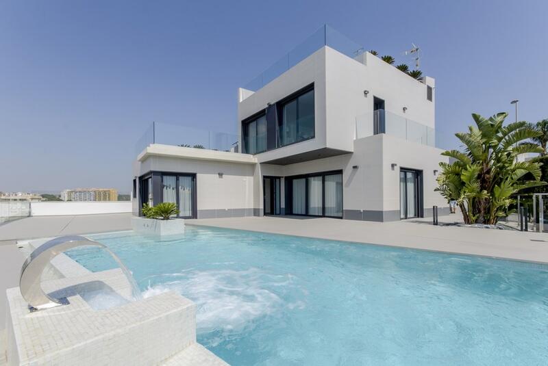 Villa en venta en Campoamor, Alicante