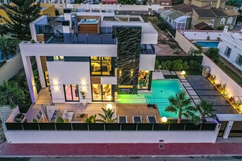 Villa en venta en La Torreta, Alicante