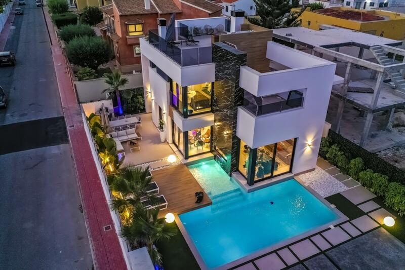 3 Cuarto Villa en venta