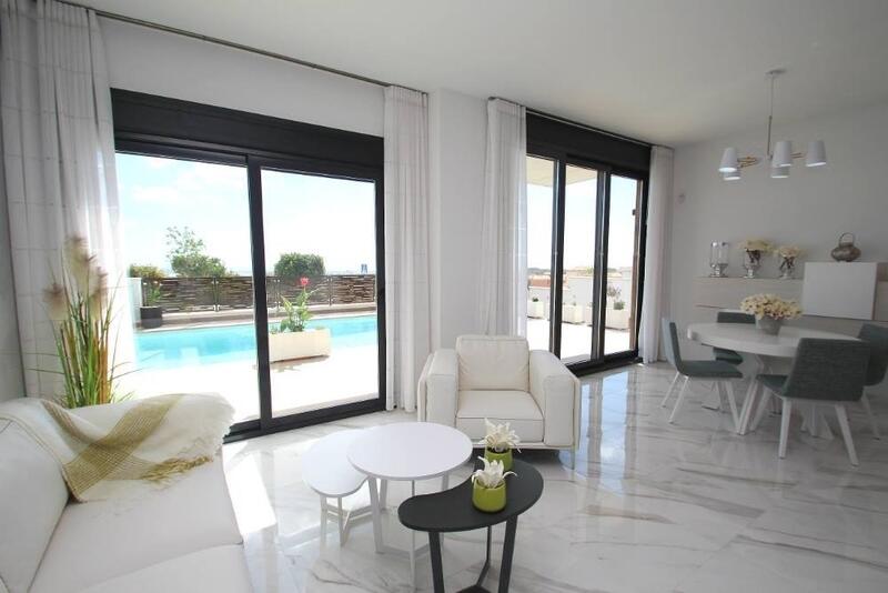 Villa en venta en Campoamor, Alicante