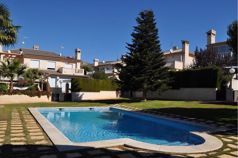 Villa til salg i Petrer, Alicante