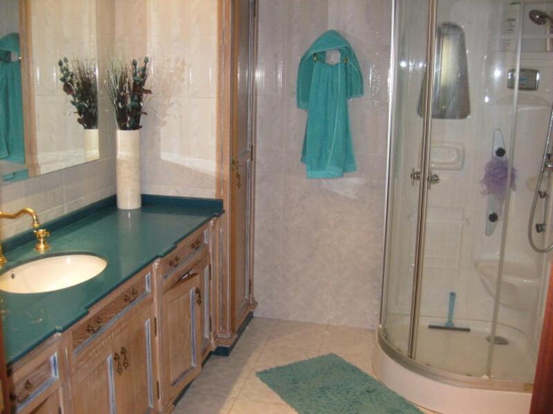 6 bedroom Apartment for sale
