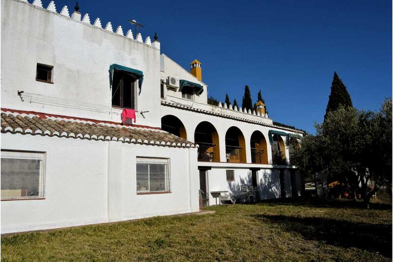 12 soveværelse Villa til salg