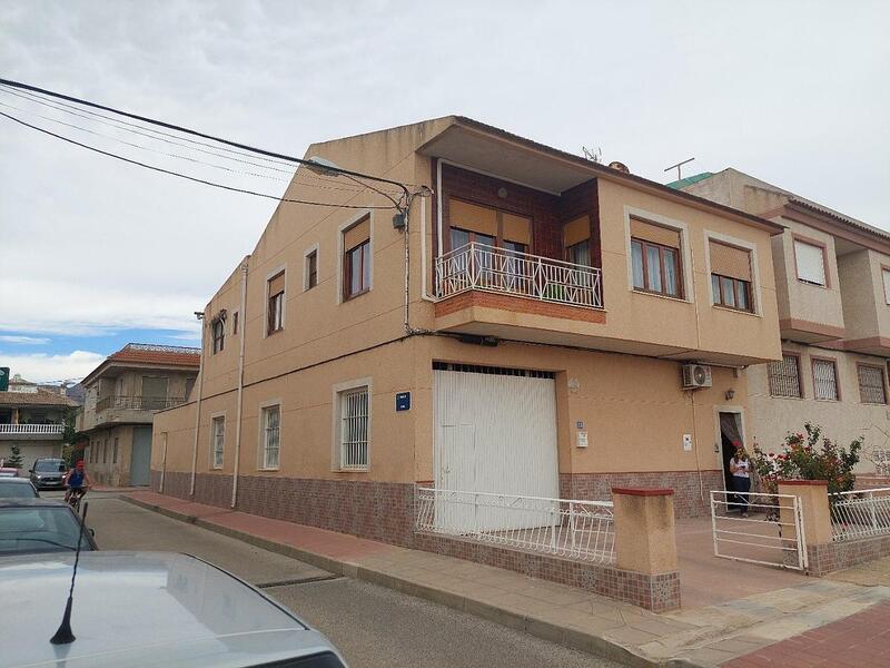 3 bedroom Townhouse for sale
