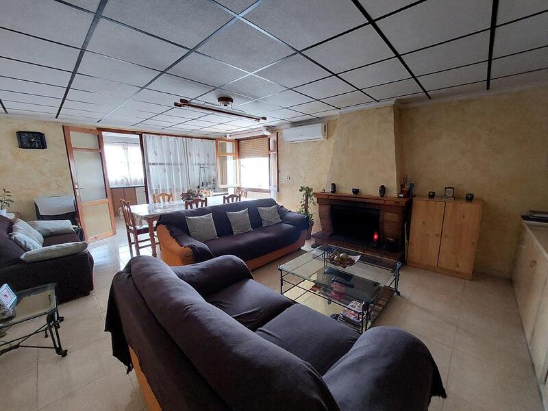 3 bedroom Townhouse for sale