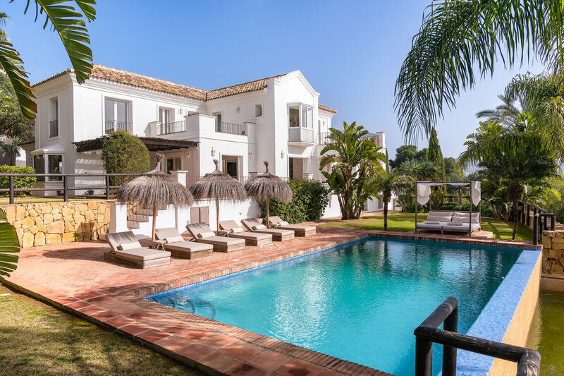 Villa til salgs i Los Monteros, Málaga