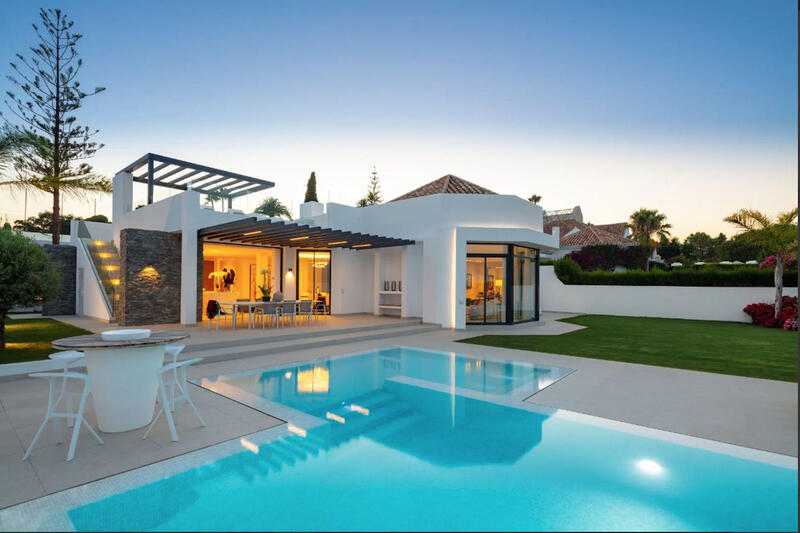Villa til salgs i Nueva Andalucia, Málaga