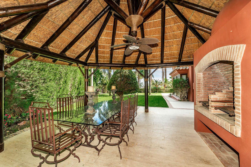 6 bedroom Villa for sale