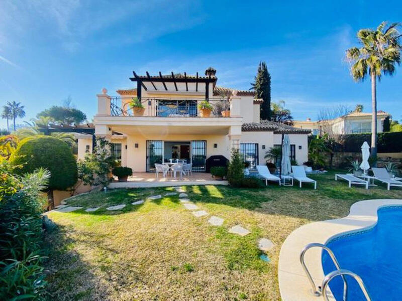 Villa til salgs i Marbella, Málaga
