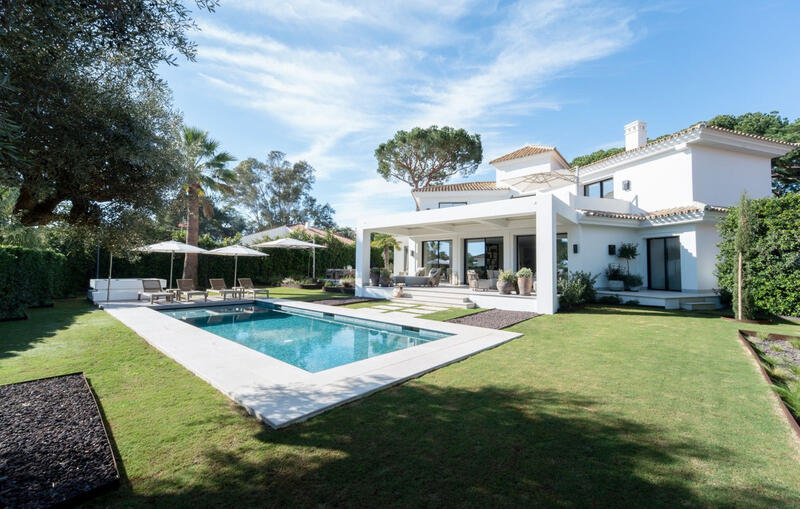 Villa til salgs i Los Monteros, Málaga