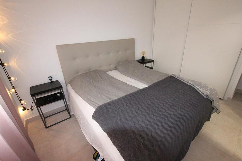 2 slaapkamer Gezinswoning Te koop