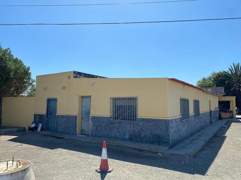 6 Cuarto Local Comercial en venta