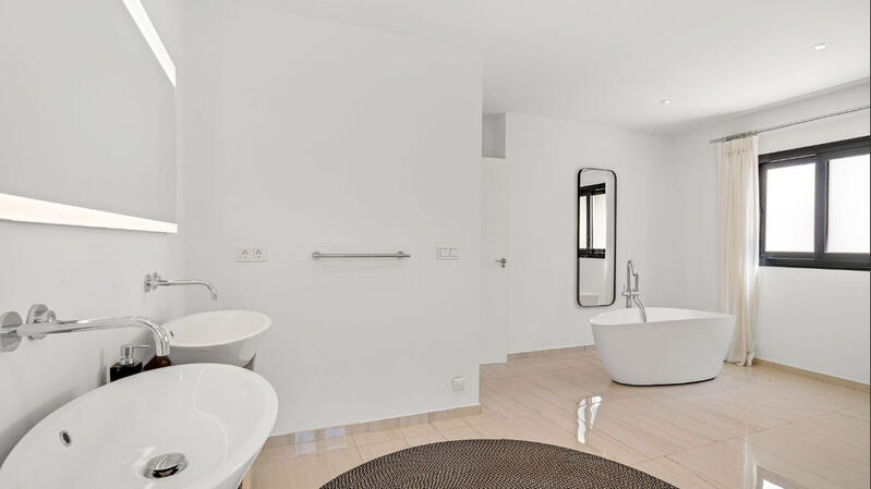 6 Cuarto Villa en venta