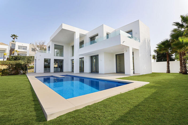 Villa til salgs i Benahavis, Málaga