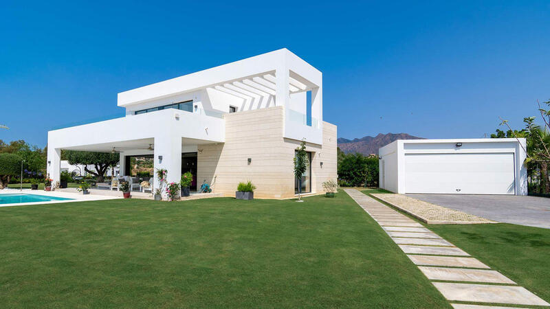 Villa til salg i Esmeralda (La Cala del Moral), Málaga