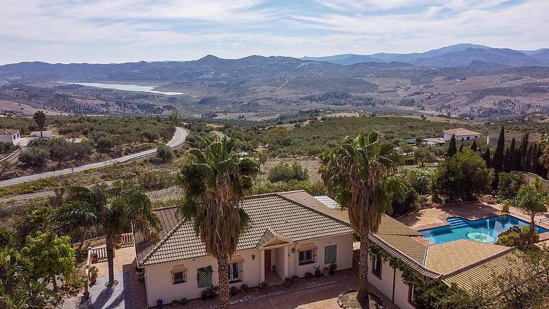 Villa til salgs i Periana, Málaga