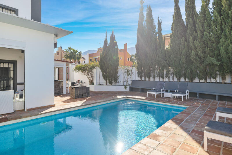 6 bedroom Villa for sale