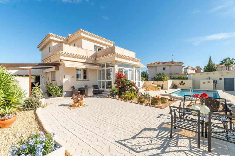 Villa en venta en Orihuela Costa, Alicante