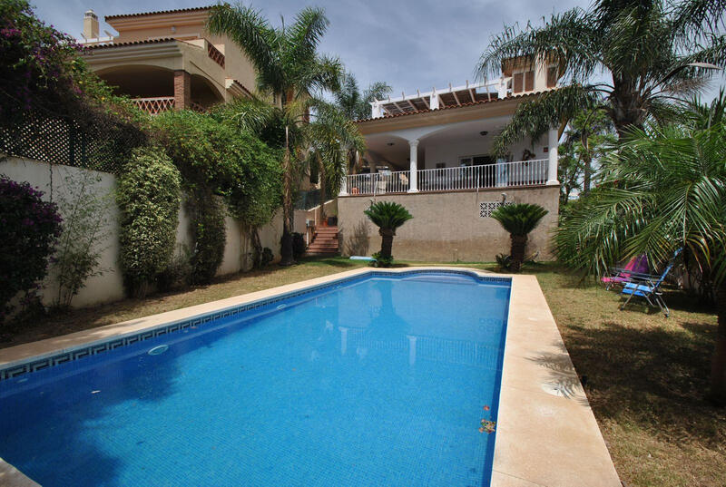 Villa til salg i Riviera del Sol, Málaga