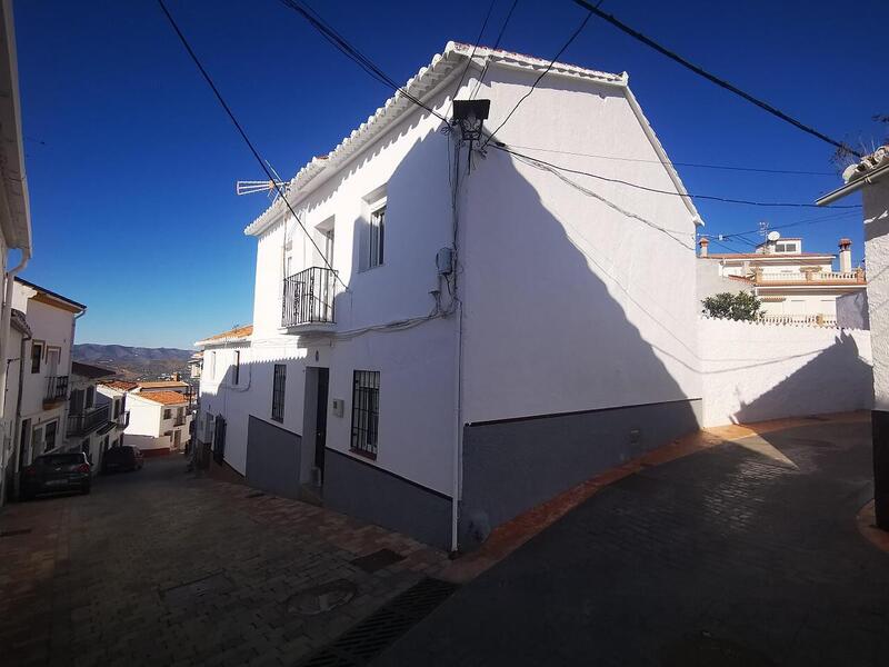 Rekkehus til salgs i Periana, Málaga