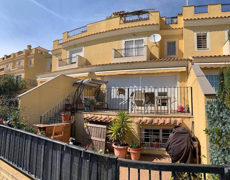 Byhus til salg i La Nucia, Alicante